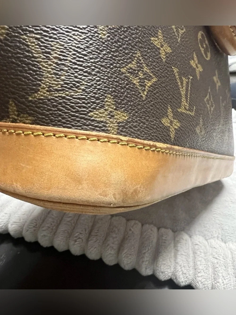 Authentic Louis Vuitton Monogram Alma PM Handbag With COA and lock